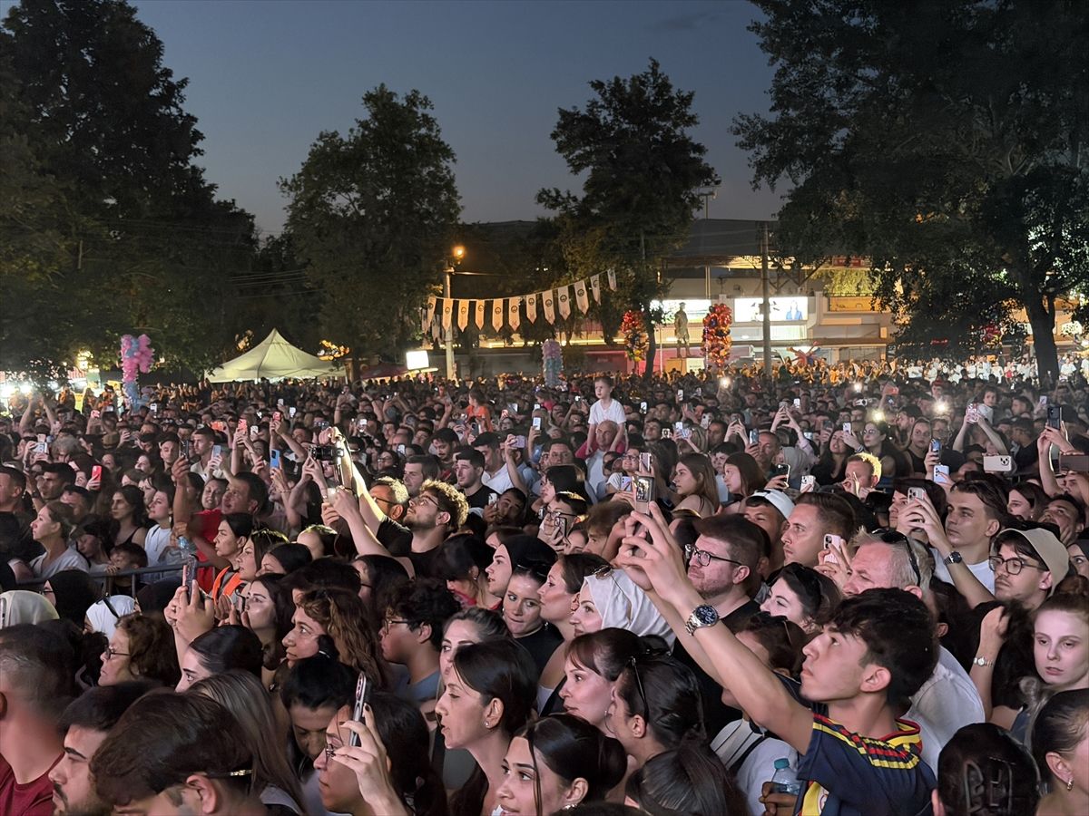Edirne'de Kırkpınar Festivali kapsamında Melek Mosso konser verdi