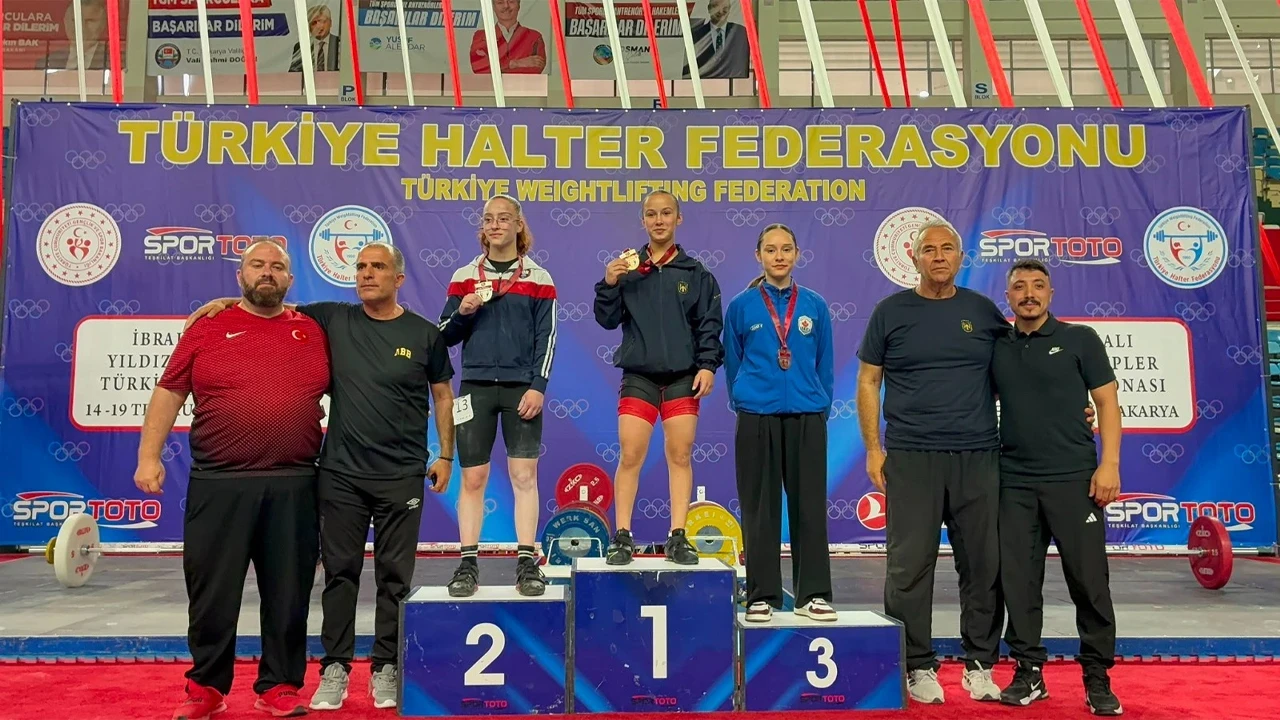 Genç halterci Beyzanur Öztürk, Bilecik'i gururlandırdı