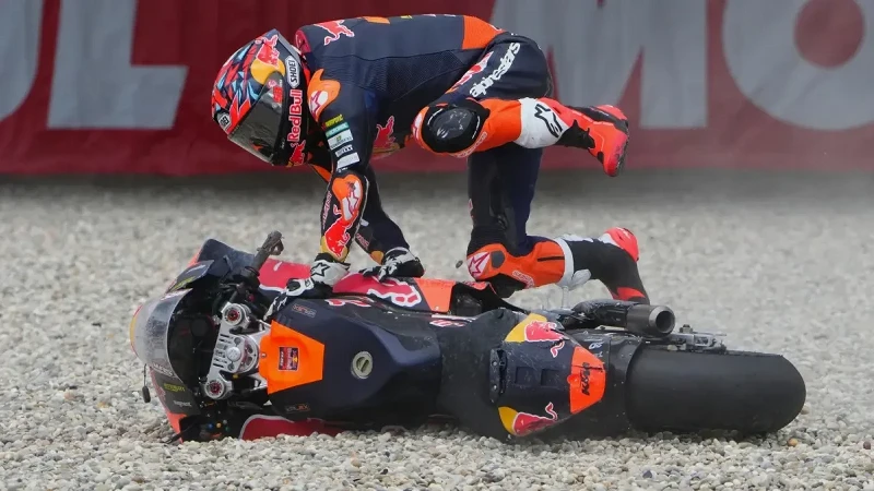 Assen’de büyük şanssızlık! Deniz Öncü, Moto2 Hollanda yarışında kaza yaparak yarış dışı kaldı