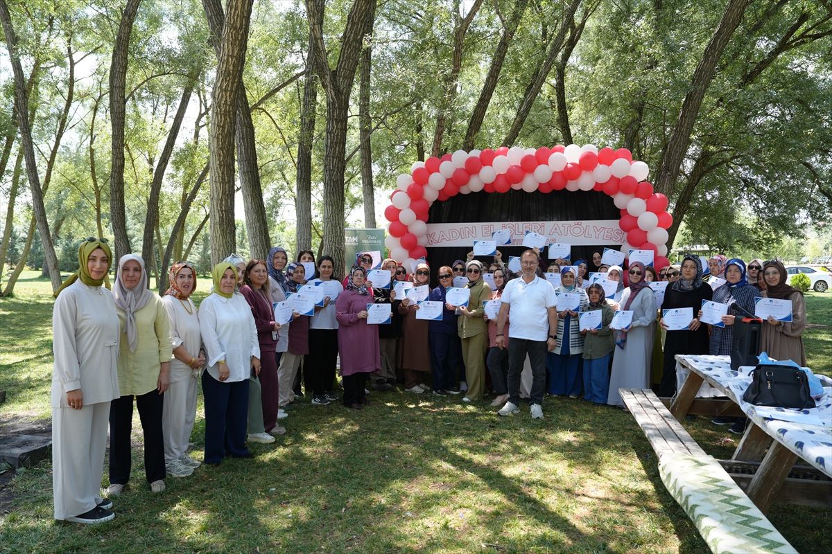 Çubuk'ta Kadın El İşleri Atölyesi kursiyerleri eğitimlerini tamamladı