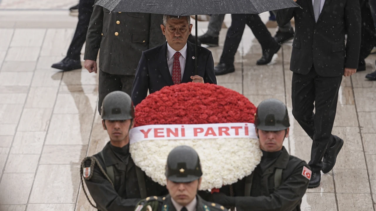 Yeni Parti sonbaharda kurultay yapacak