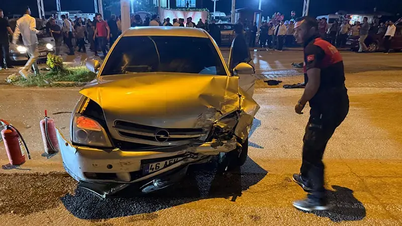 Osmaniye’de iki otomobil çarpıştı; 3 yaralı