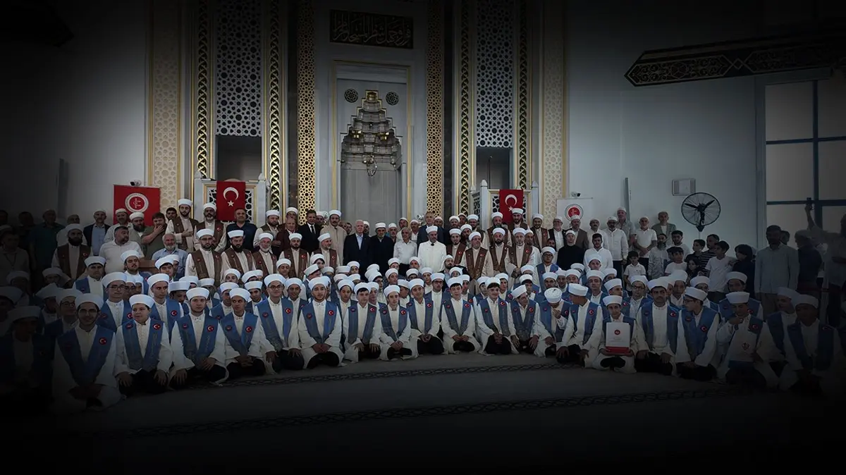 Esenler'de 114 hafız icazet aldı: İstanbul Valisi Davut Gül'den umre müjdesi