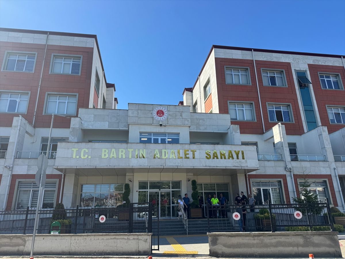 Bartın'da 13 yaşındaki çocuğa cinsel istismar davasında sanıklar hakim karşısına çıktı