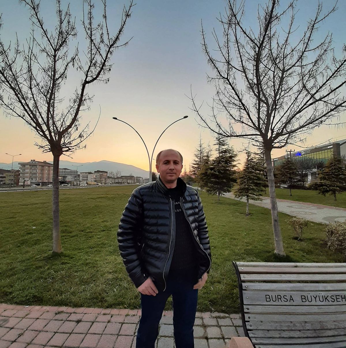 İnegöl'de Traktör Devrildi: 1 Kişi Hayatını Kaybetti
