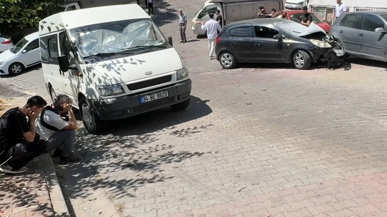 Kağıthane'de sürücüsüz dehşet: Kendi kazasına seyirci kaldı