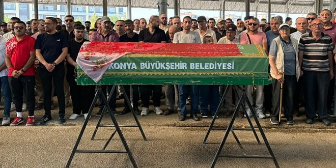 Konya'nın 'Kırmızılı Kadın'ı son yolculuğuna uğurlandı