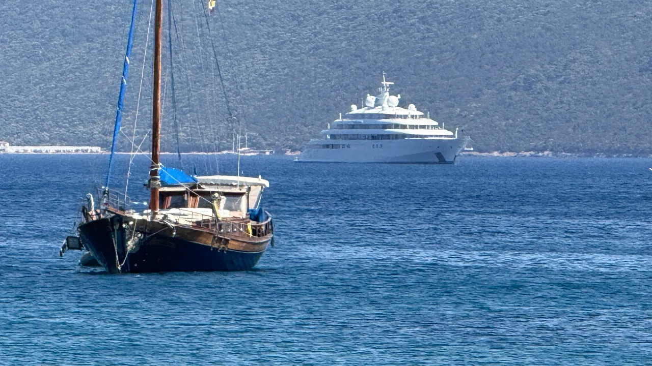 150 milyon dolarlık dev yat Bodrum'da! Gören dönüp bir daha baktı