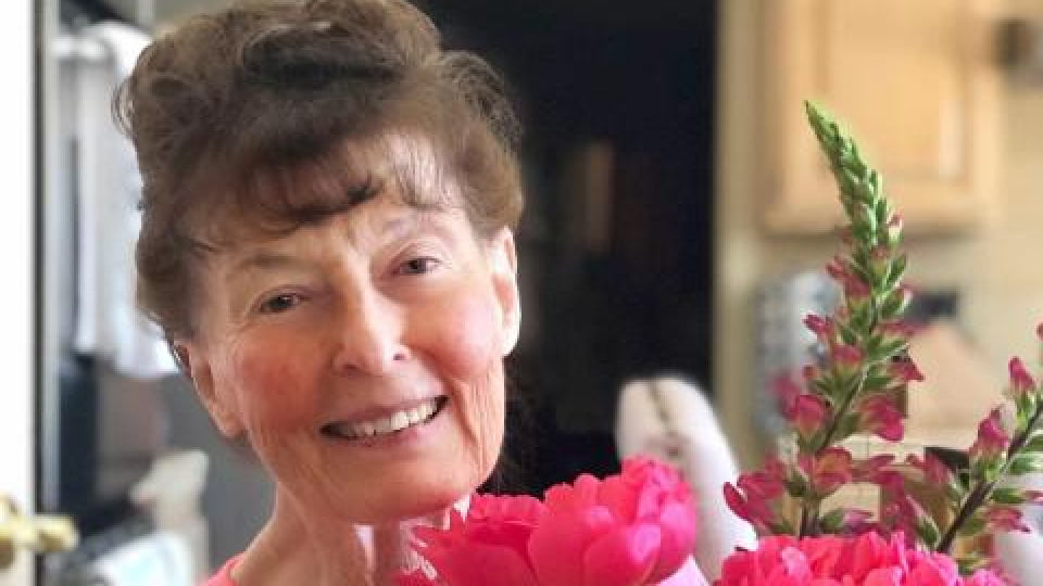 Bakım evinden taburcu edilen sanatçı Linda Perhacs hakkında kayıp ilanı verildi