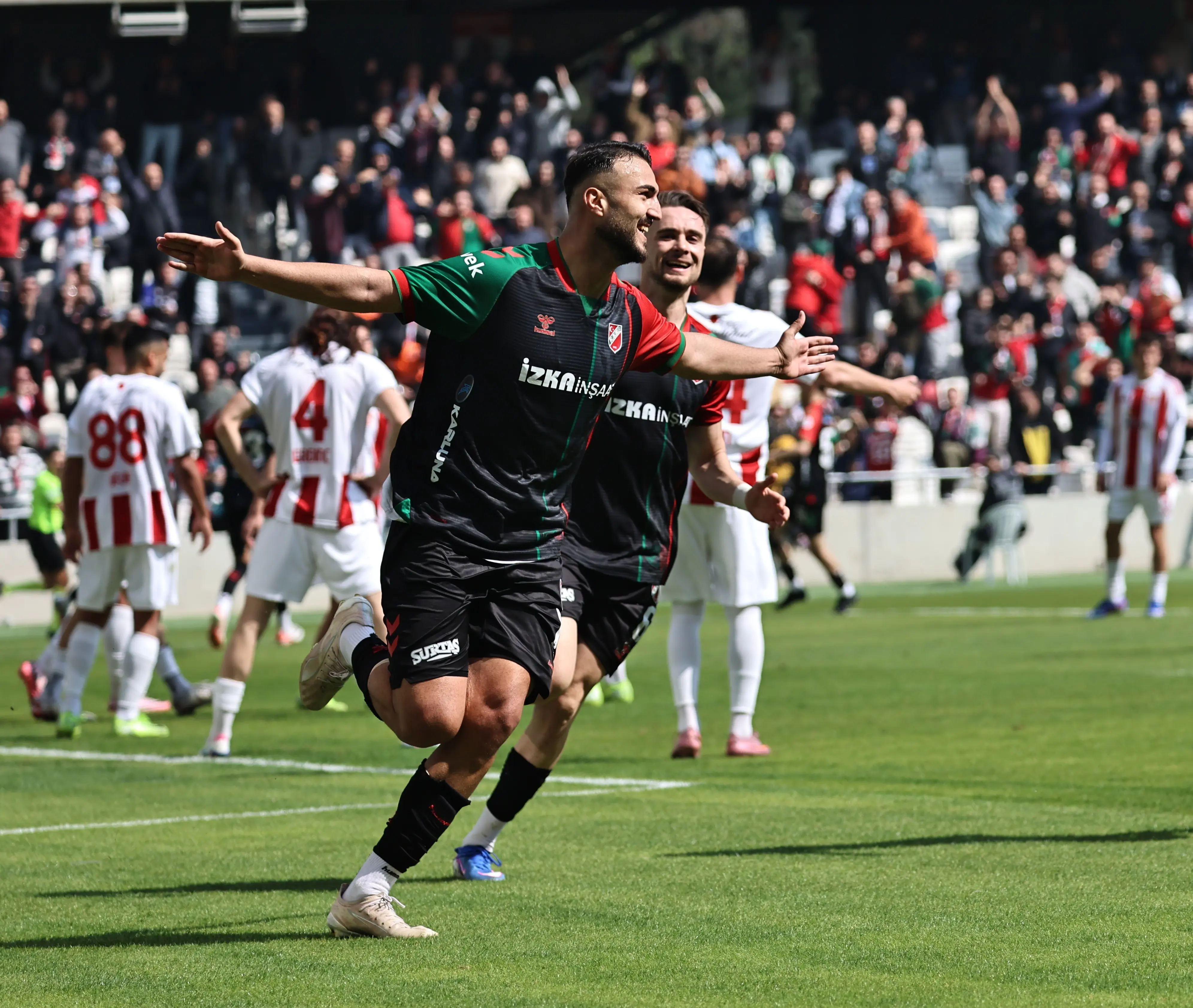 Karşıyaka, Ömer Faruk ile yeni sözleşme mesaisinde