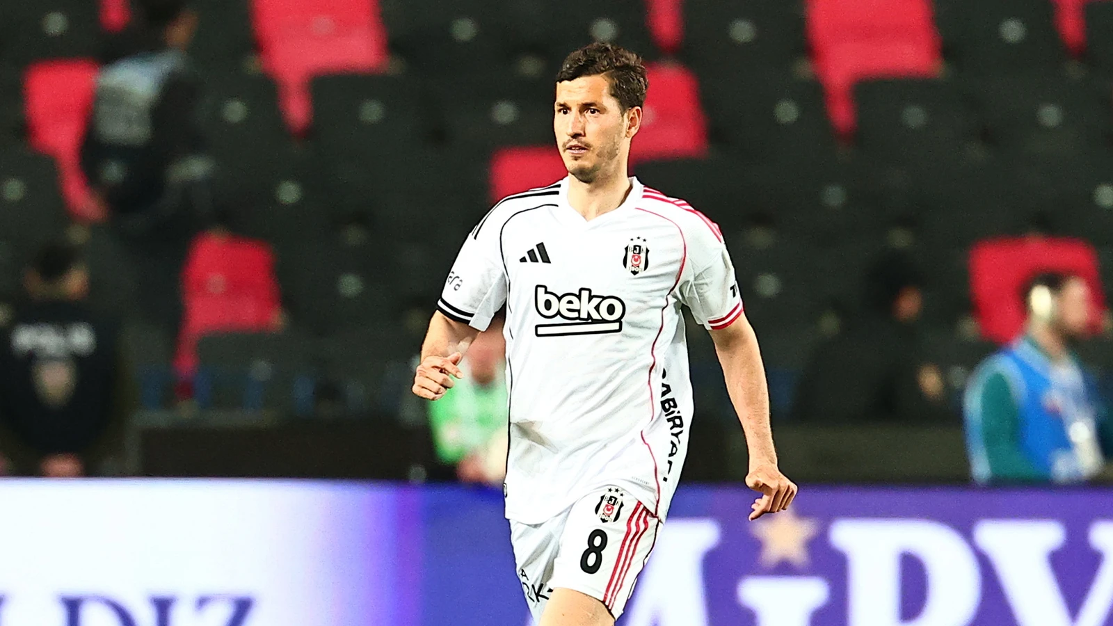 Beşiktaş, Salih Uçan'a veda etti