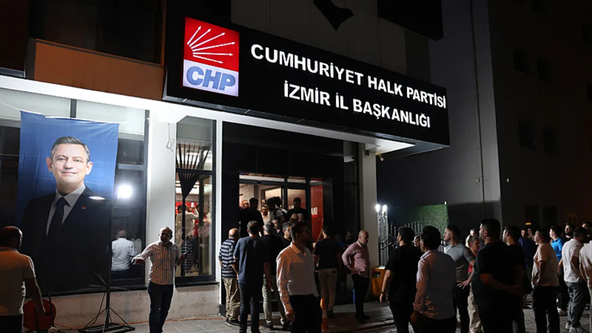 CHP'li İzmir'de sular durulmuyor! 'Başkan benim' kavgasında ortalık savaş alanına döndü
