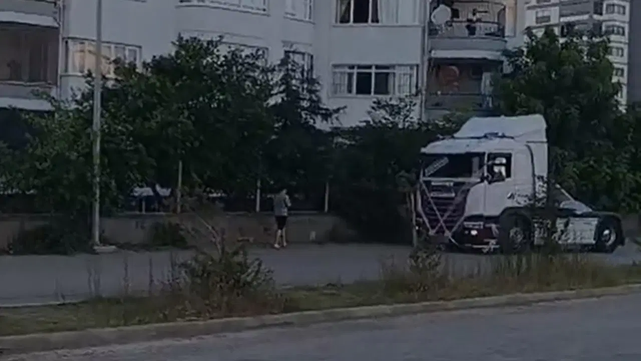 Düğün konvoyunda havalı korna çalan 8 kamyon sürücüsüne 168 bin TL ceza kesildi