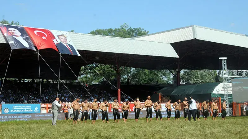 Kırkpınar Yağlı Güreşleri’nde çeyrek finale kalan pehlivanlar belli oldu