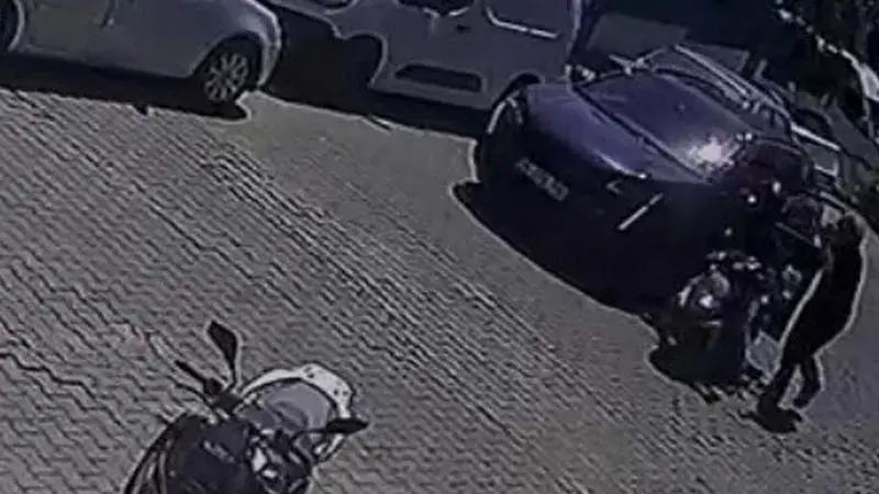 İzmir’de trafikte kavga güvenlik kamerasında