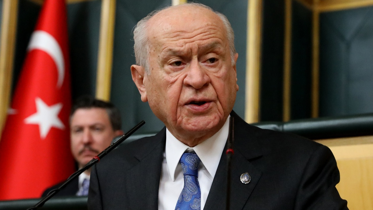 Bahçeli'den Özel eleştirisi: 'Ergen devrimciliği' sorumlu siyaset değildir; krizi derinleştirecek hamleler yapıyor