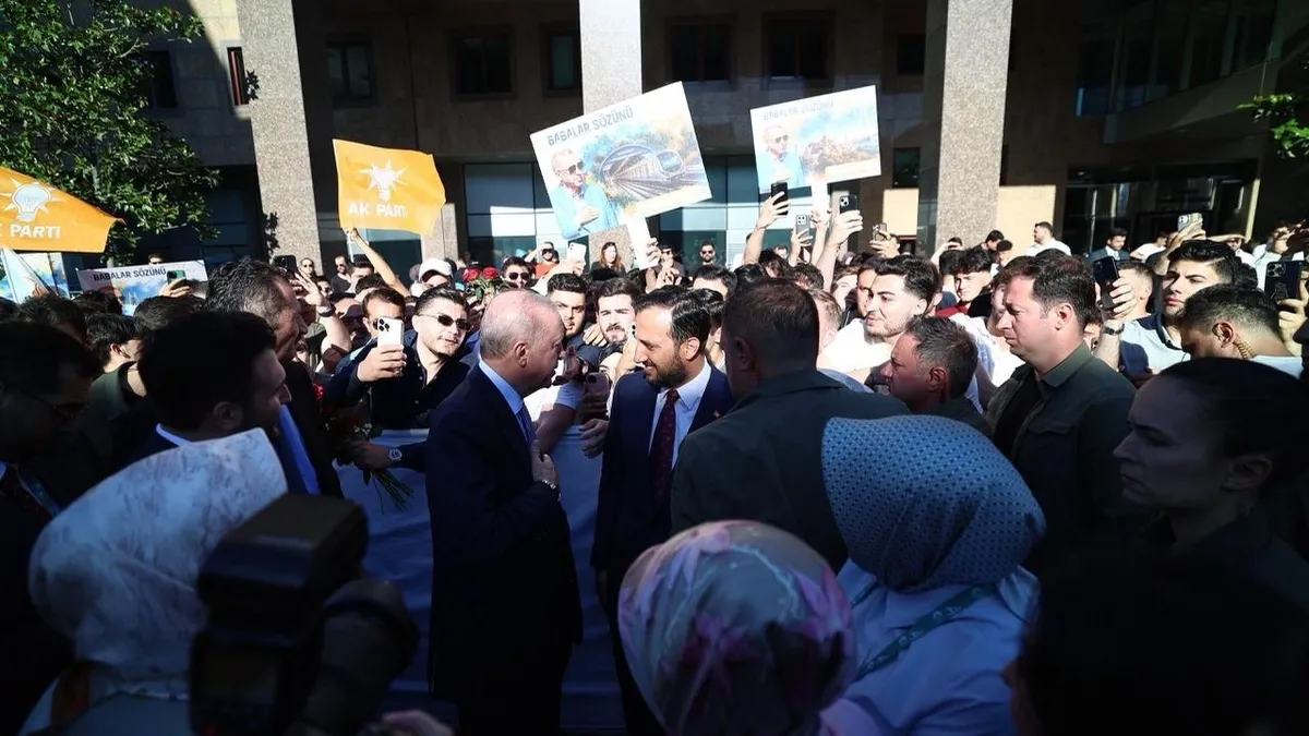 Gençlerden Başkan Erdoğan'ı duygulandıran Babalar Günü hediyesi | 'Baba bir geceni de bize ayır'