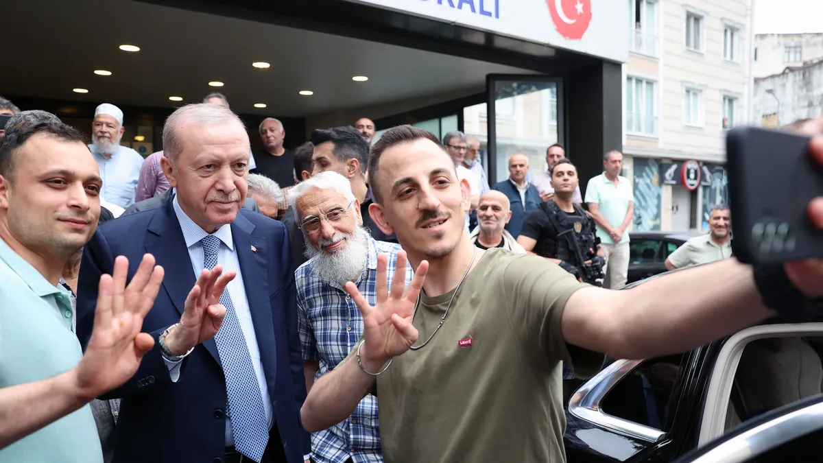 Başkan Erdoğan'a Beyoğlu'nda sevgi seli