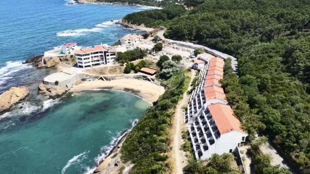 Milli Takım da kamp yapmıştı: Talan edilen otel yıkılıyor