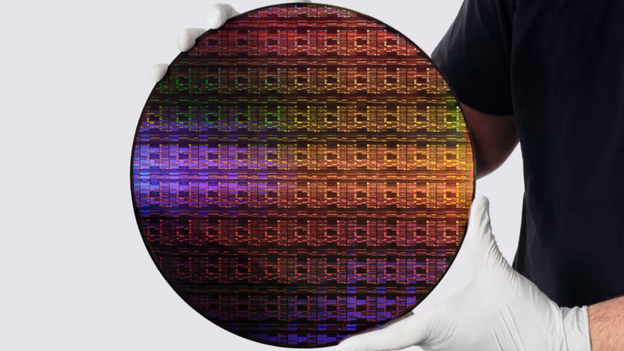 IBM, 1 nanometrenin altındaki yapay zeka çipi prototipini tanıttı