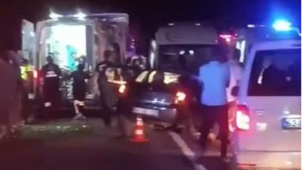 Şanlıurfa'da iki otomobil kafa kafaya çarpıştı: 2 ölü, 6 yaralı