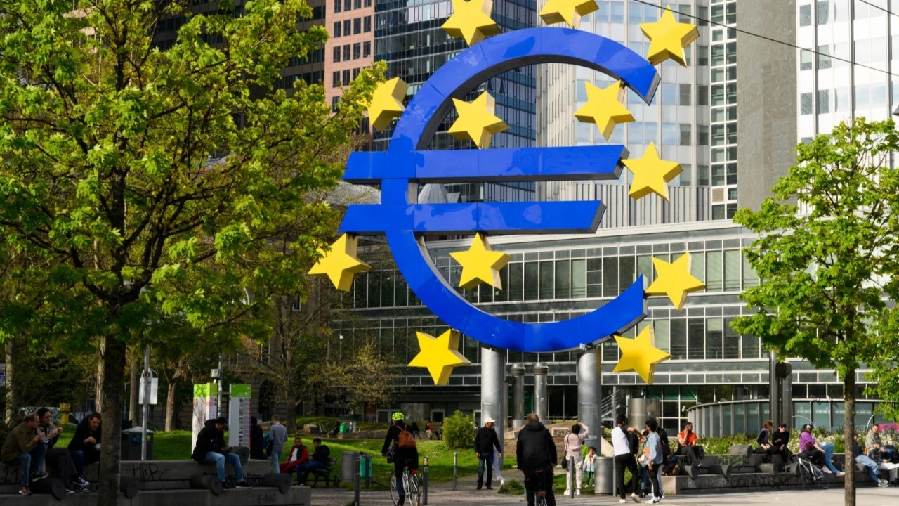 Euro'nun patronlarının faiz ikilemi büyüyor