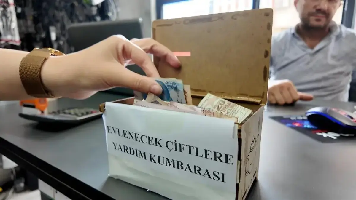 Evlenecek çiftlere Rizeli esnaftan çözüm: Dükkanın en görünen yerine koydu