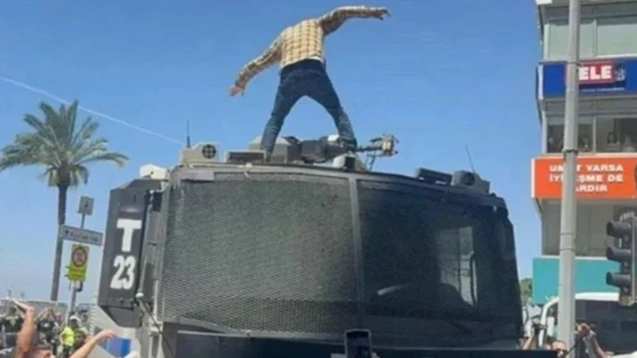 İzmir’de TOMA’ya çıkan eylemci tahliye edildi