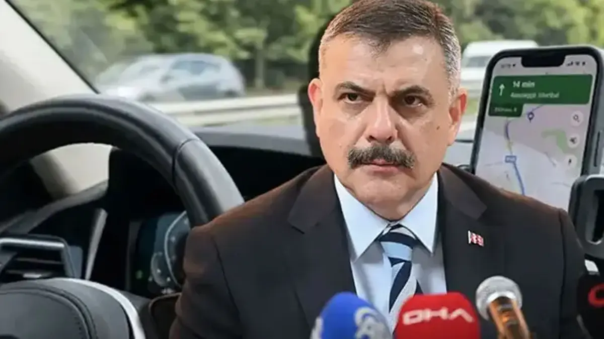 Araç içi aksesuarlara düzenleme Resmi Gazete'de! Bakan Çiftçi duyurdu: Telefon tutucu, kamera...