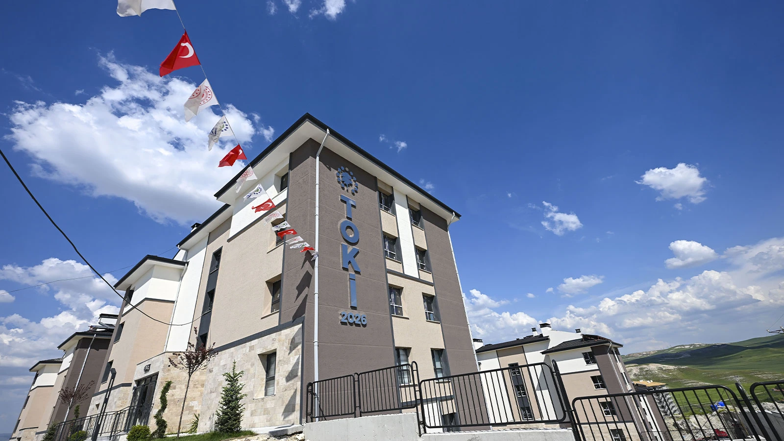 TOKİ'nin 64 ilde satışa çıkaracağı konutlar için örnek daire görüntülendi