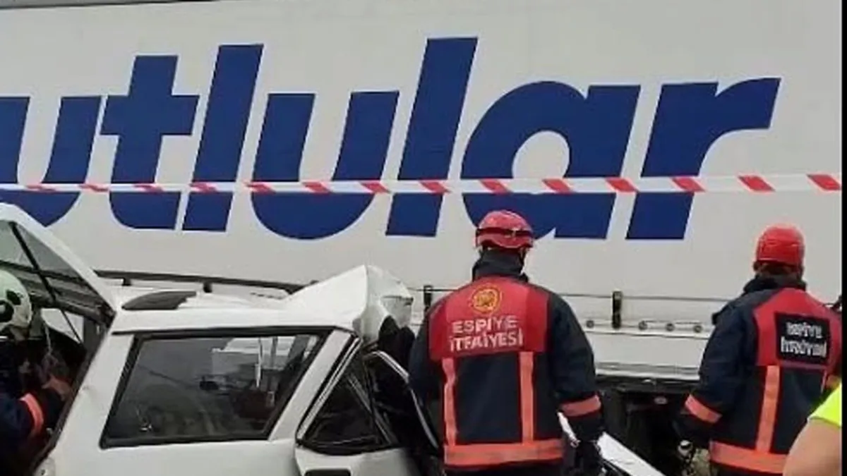 Giresun’da otomobil tıra çarptı: 1 ölü, 1 yaralı!