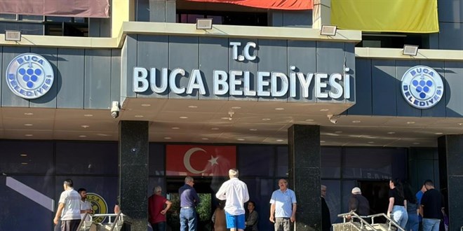 Buca Belediyesi yolsuzluk operasyonu: Memurun 13 yarış atı çıktı