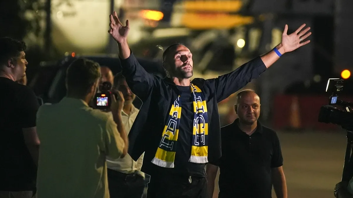 Vedat Muriç Fenerbahçe'de! 3 yıllık sözleşme imzalandı