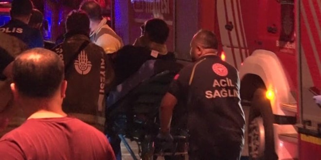 İstanbul'da çıkan yangında bir itfaiye eri yaralandı