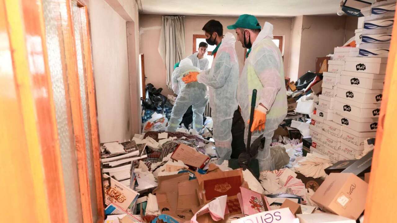Bursa'da evden yaklaşık 20 ton çöp çıktı