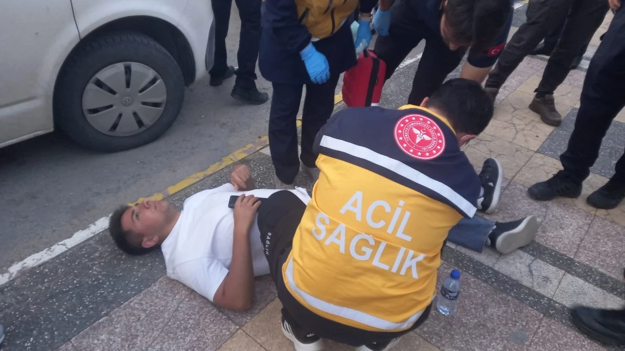 "Neden yan baktın?" tartışmasında kan aktı: Sokak ortasında bıçaklı dehşet
