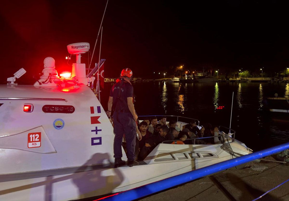 Çanakkale'de göçmen kaçakçılığı operasyonu: 2 göçmen kaçakçısı ve 36 kaçak göçmen yakalandı