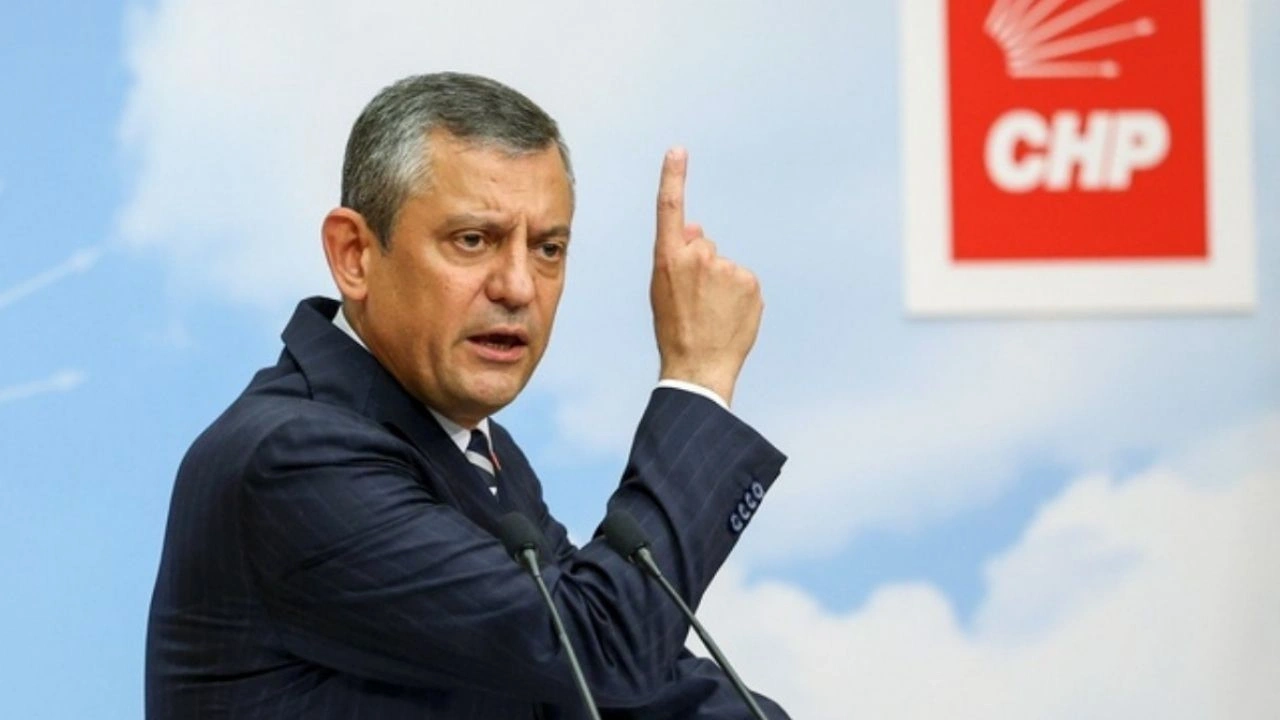 Hem NATO ablukasına hem Trump'a! Özgür Özel Eskişehir'den sert çıktı