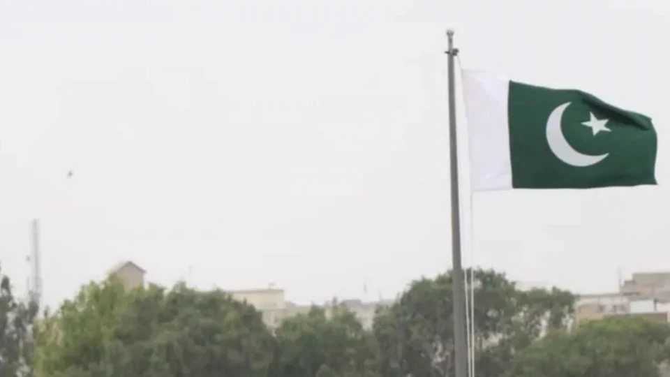 Pakistan'da muson yağmurları: Kerpiç ev çöktü, 11 ölü