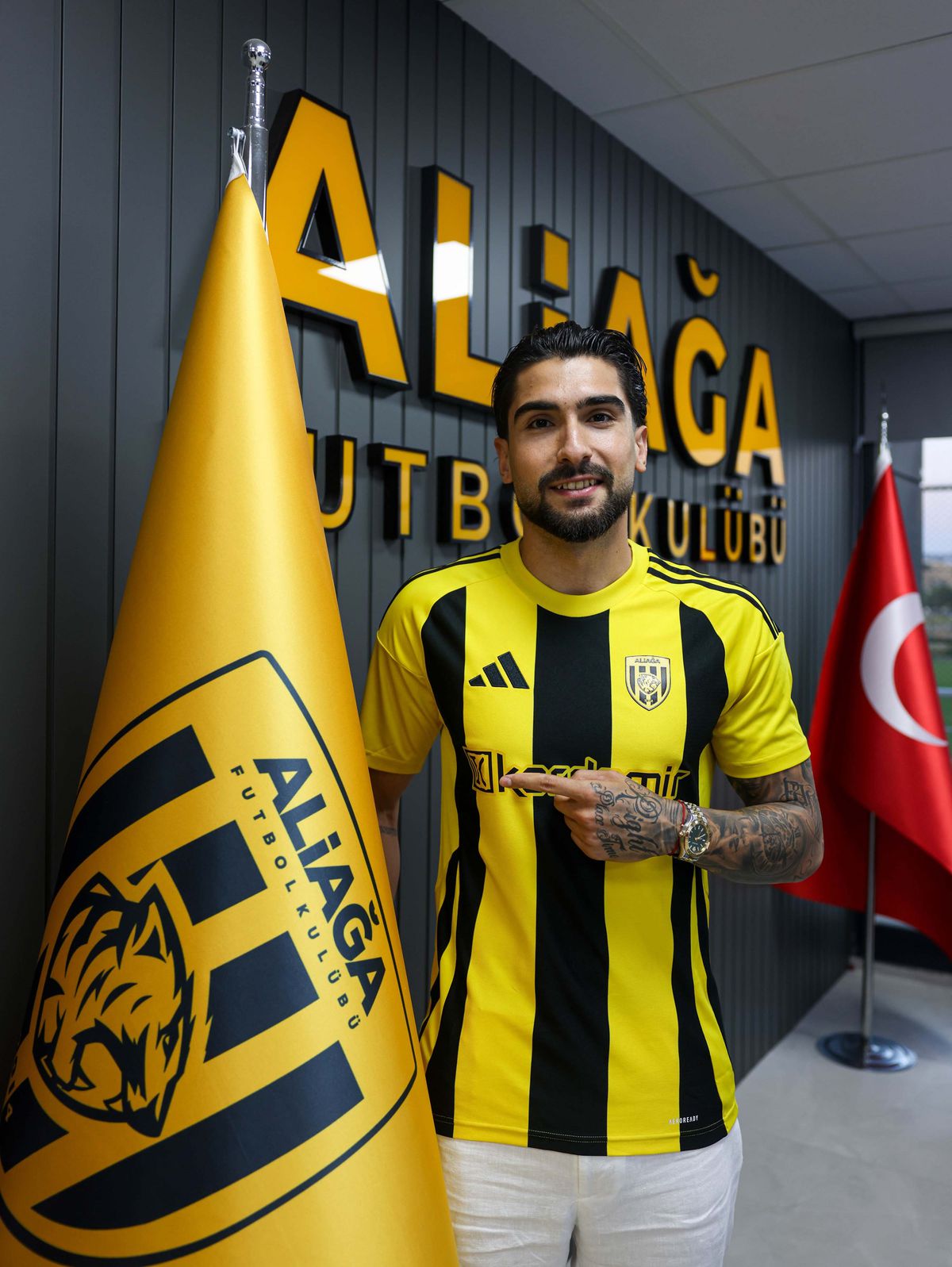 Aliağa FK'dan savunmaya takviye