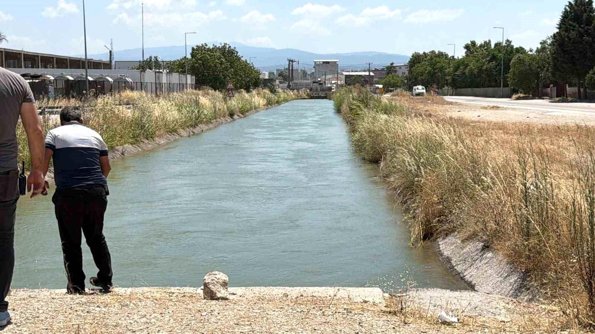Mustafakemalpaşa'da sulama kanalında erkek cesedi bulundu