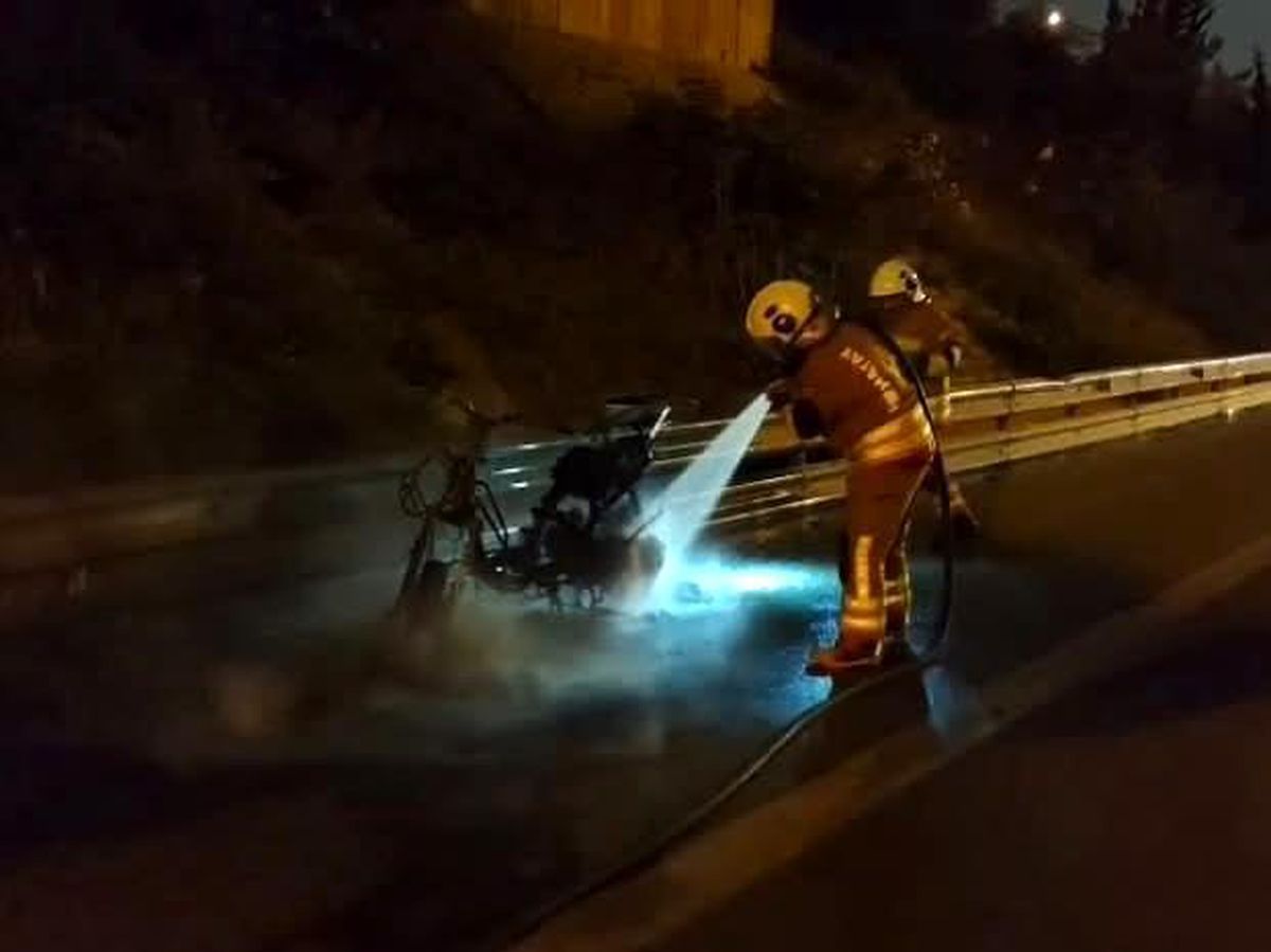 İskenderun'da motosiklet alevlere teslim oldu