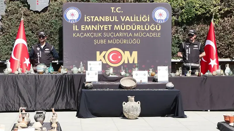 Beykoz'da ele geçirilen 10 bini aşkın tarihi eser İstanbul Emniyet Müdürlüğü'nde sergilendi