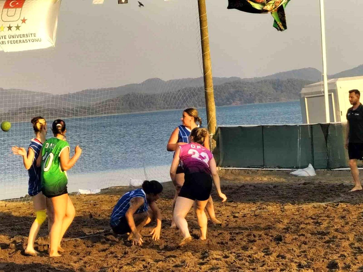 Plaj Hentbolu Köyceğiz'de tüm heyecanı ile devam ediyor