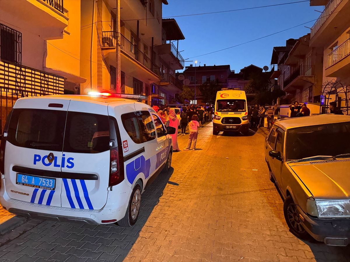 Uşak'ta dut toplamak için çıktığı çatıdan düşen kişi öldü