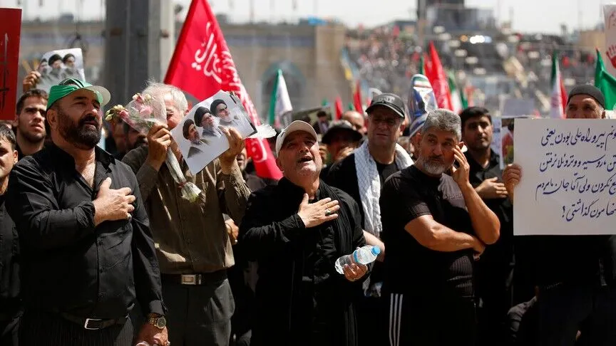 ABD-İsrail saldırılarında hayatını kaybeden Hamaney'e veda törenine katılanlar "birlik" mesajı verdi