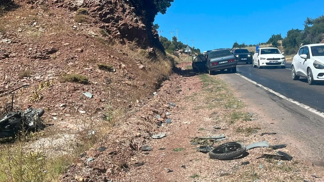 Seydikemer’de otomobil ile motosiklet çarpıştı: 1 ölü, 2 yaralı