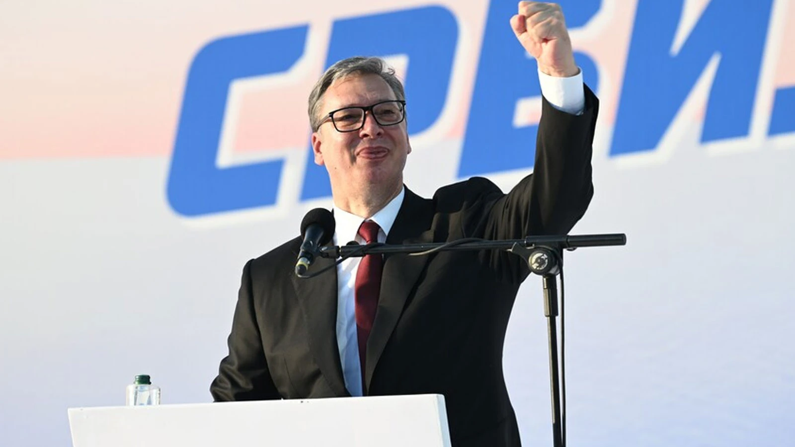 Sırbistan Cumhurbaşkanı Vucic, birkaç hafta içerisinde görevinden istifa edeceğini duyurdu