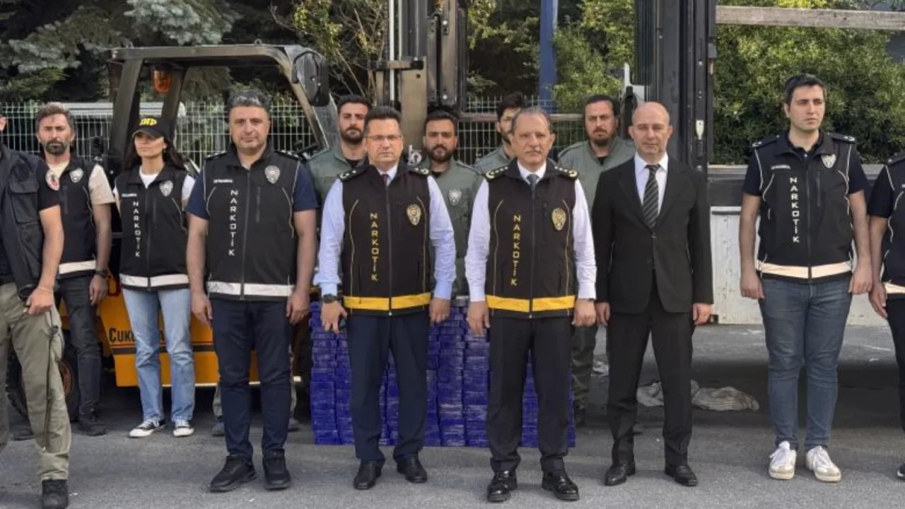 İstanbul'da dev narkotik operasyonu: Tırın gizli bölmesinde 130 kilo eroin ele geçirildi