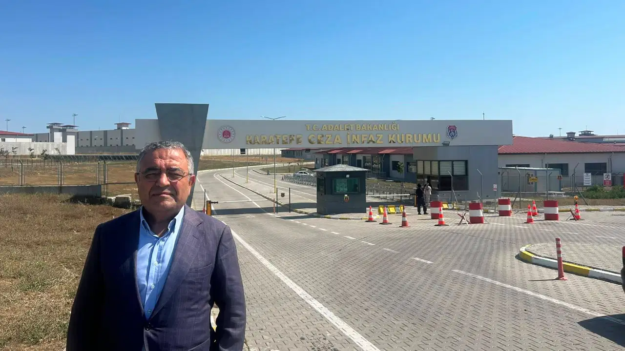 Sezgin Tanrıkulu, Deniz Göktaş ve Mehmet Pehlivan'ı cezaevinde ziyaret etti